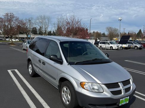 Used 2003 Dodge Caravan SE image 1