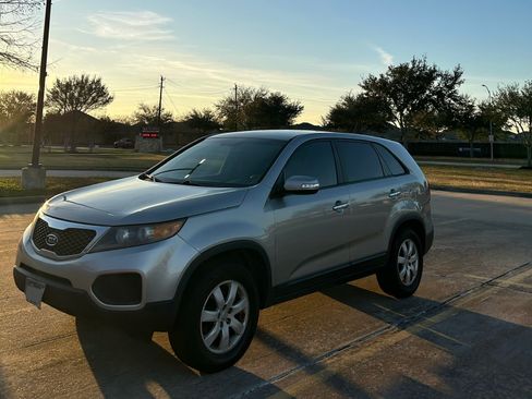Used 2013 Kia Sorento LX image 1