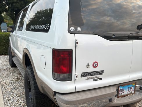 Used 2002 Ford Excursion Limited image 2