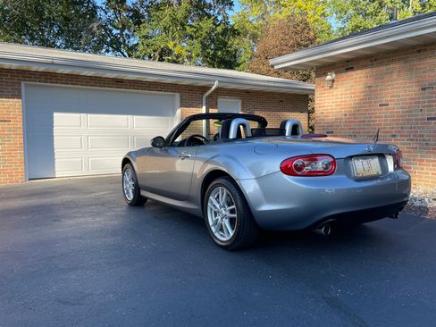 Used 2010 MAZDA MX-5 Miata Sport w/ Convenience Pkg RWD image 15