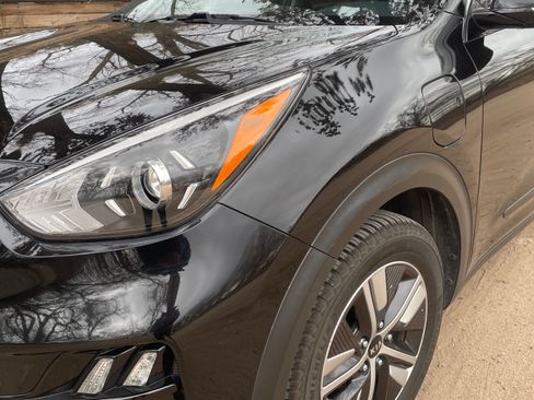 Used 2020 Kia Niro EX image 9