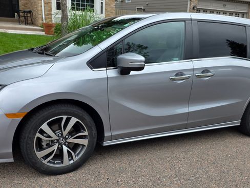 Used 2023 Honda Odyssey Touring image 2
