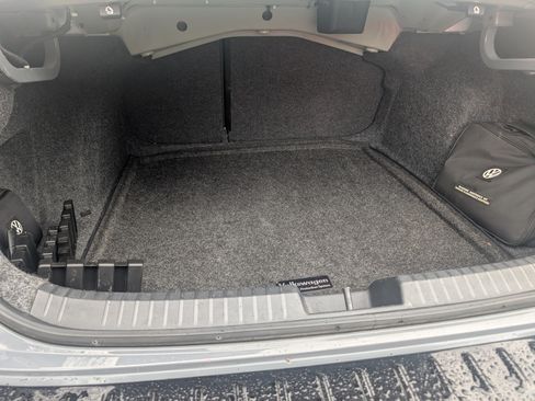 Used 2024 Volkswagen Jetta GLI Autobahn image 8