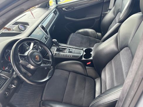 Used 2017 Porsche Macan Turbo AWD/4WD image 8