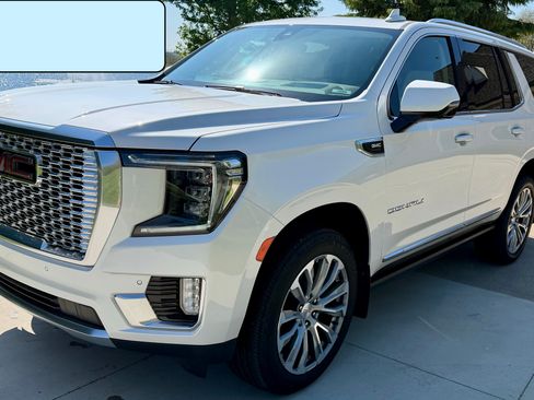 Used 2022 GMC Yukon Denali w/ Denali Ultimate Package AWD/4WD image 2