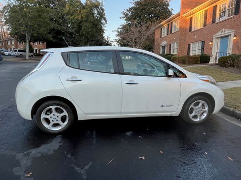 Used 2013 Nissan Leaf SV image 10