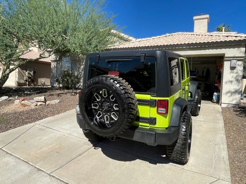 Used 2017 Jeep Wrangler Unlimited Sport w/ Connectivity Group image 15