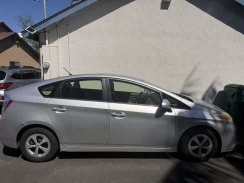 Used 2012 Toyota Prius Two image 2