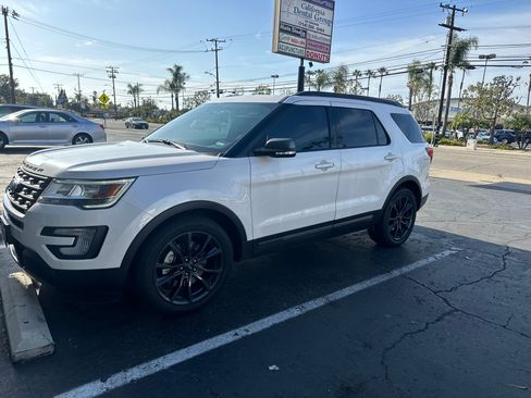 Used 2017 Ford Explorer XLT w/ Equipment Group 202A image 1