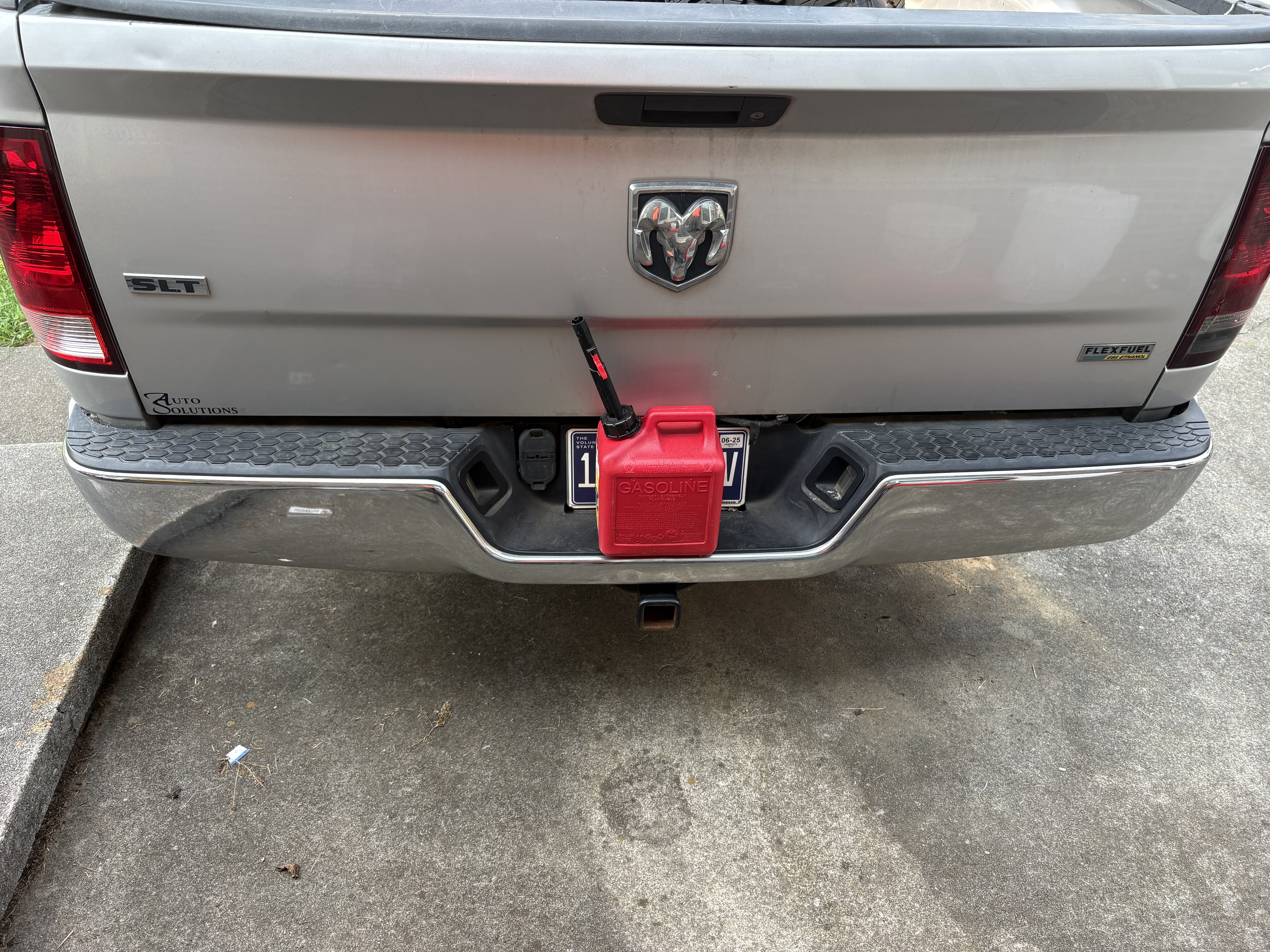 Used 2013 RAM 1500 Classic SLT w/ Premium Display Pkg RWD image 2