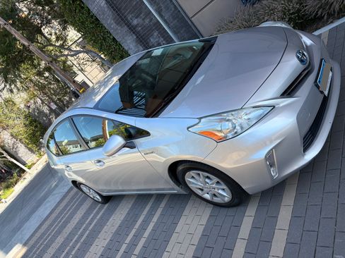 Used 2012 Toyota Prius V Three FWD image 4