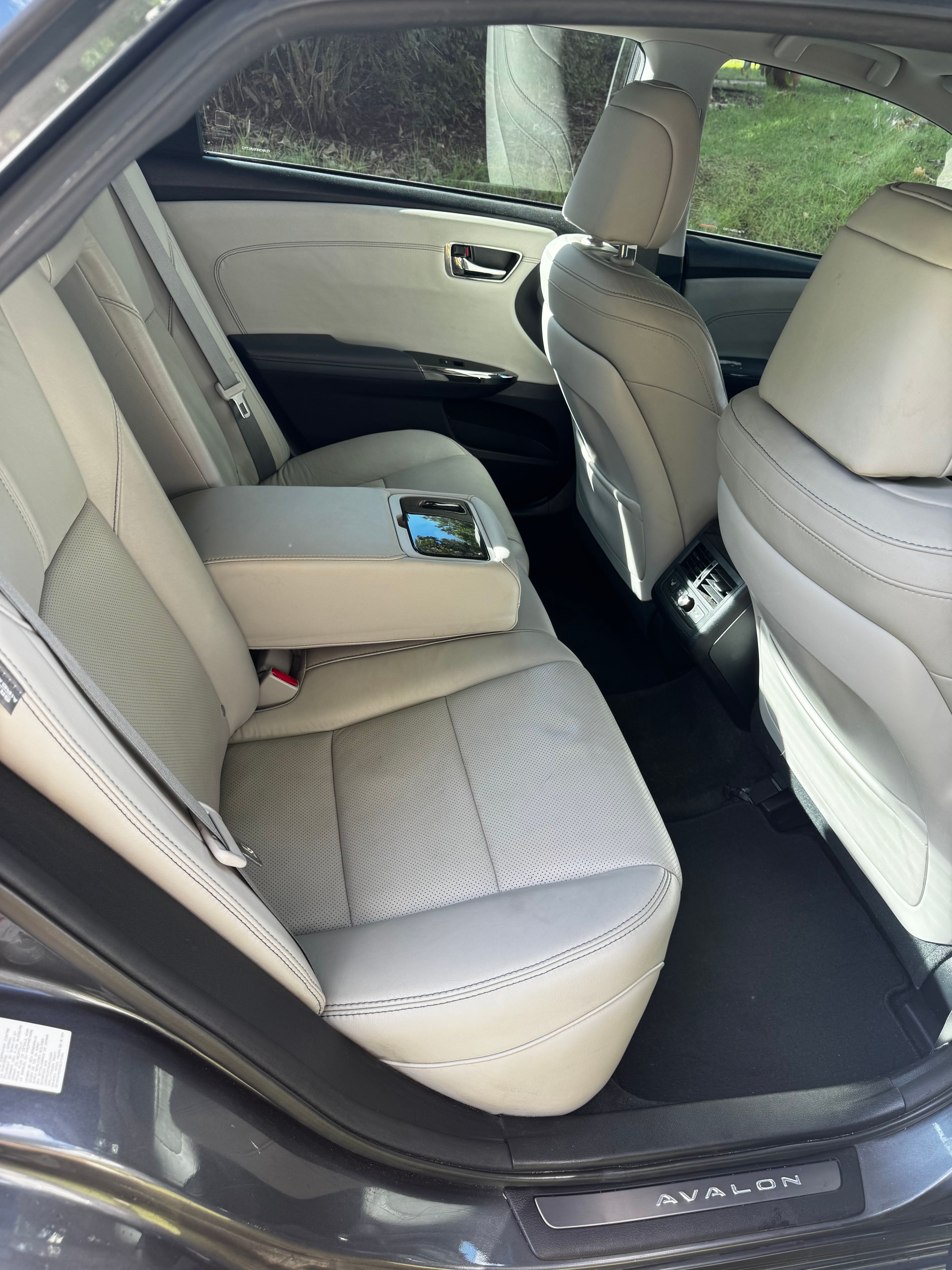 Used 2013 Toyota Avalon Limited FWD image 18