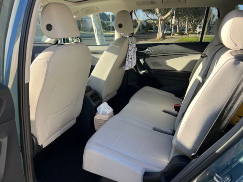 Used 2020 Volkswagen Tiguan SEL image 11