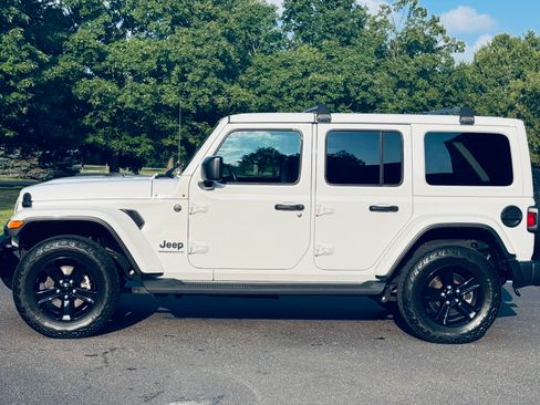 Used 2023 Jeep Wrangler Unlimited Sahara AWD/4WD image 29