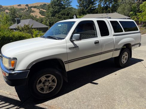 Used 1998 Toyota T100 SR5 AWD/4WD image 1