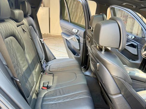 Used 2019 BMW X5 xDrive50i w/ M Sport Package image 13