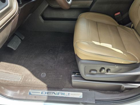 Used 2019 GMC Sierra 3500 Denali w/ Duramax Plus Package AWD/4WD image 6