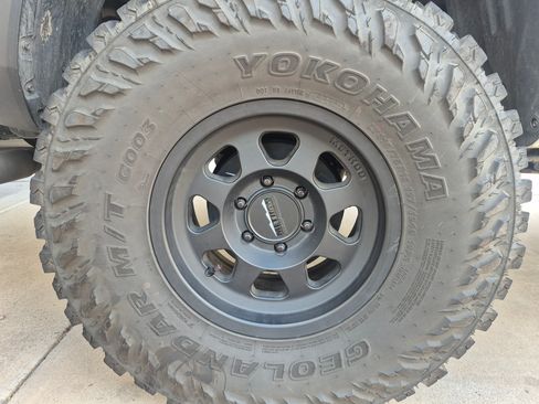 Used 2023 Toyota Tacoma TRD Off-Road image 9