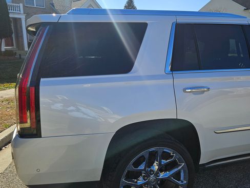 Used 2017 Cadillac Escalade Platinum image 11