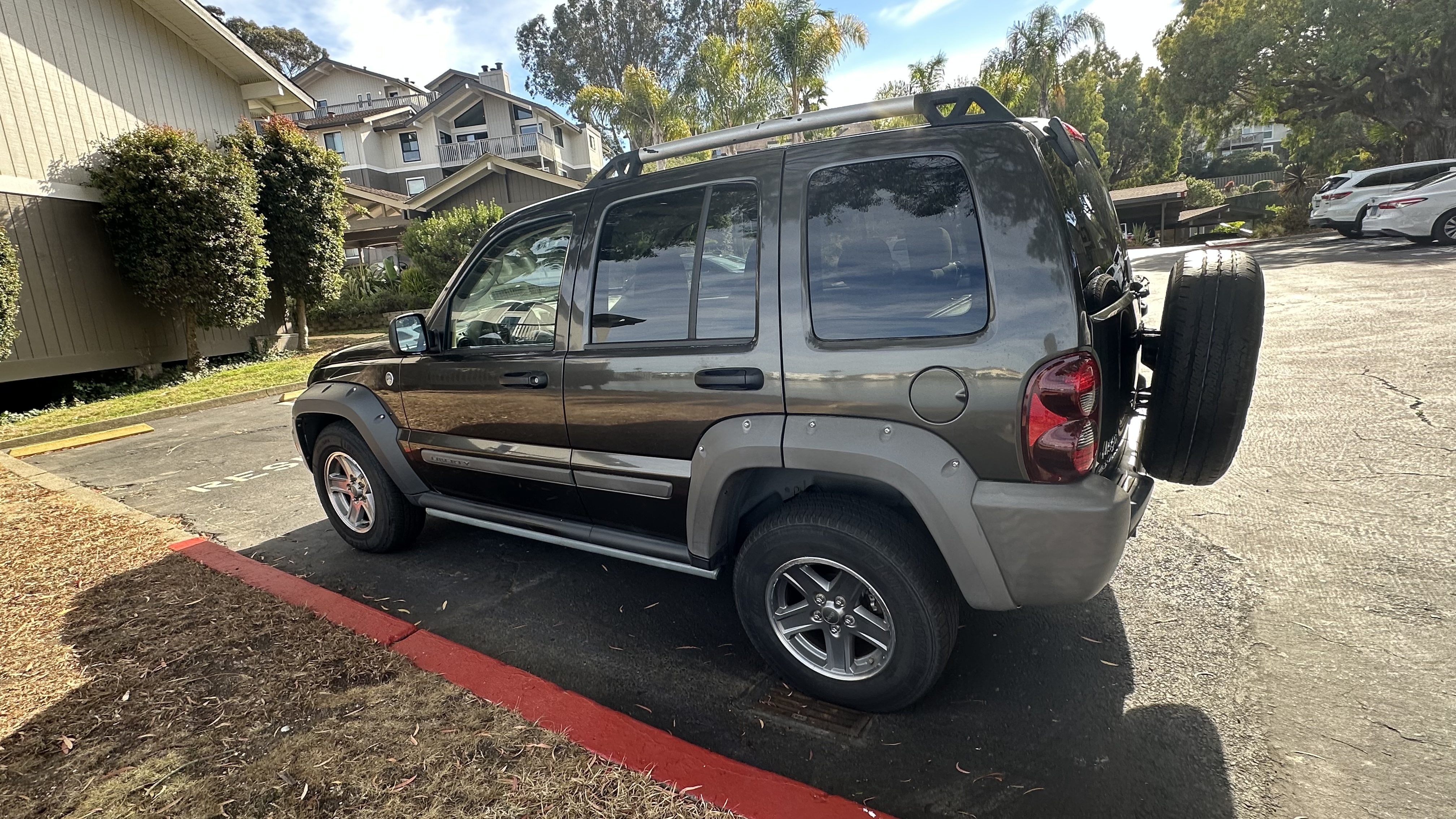 Used 2006 Jeep Liberty Renegade w/ Trailer Tow Group AWD/4WD image 6