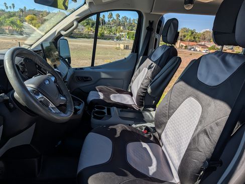 Used 2018 Ford Transit 350 XLT image 12