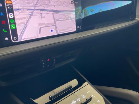 Used 2026 Porsche Cayenne Sport Utility 4D image 14