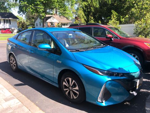 Used 2018 Toyota Prius Prime Premium FWD image 2
