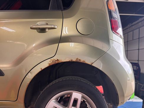 Used 2011 Kia Soul + w/ Audio Pkg FWD image 5