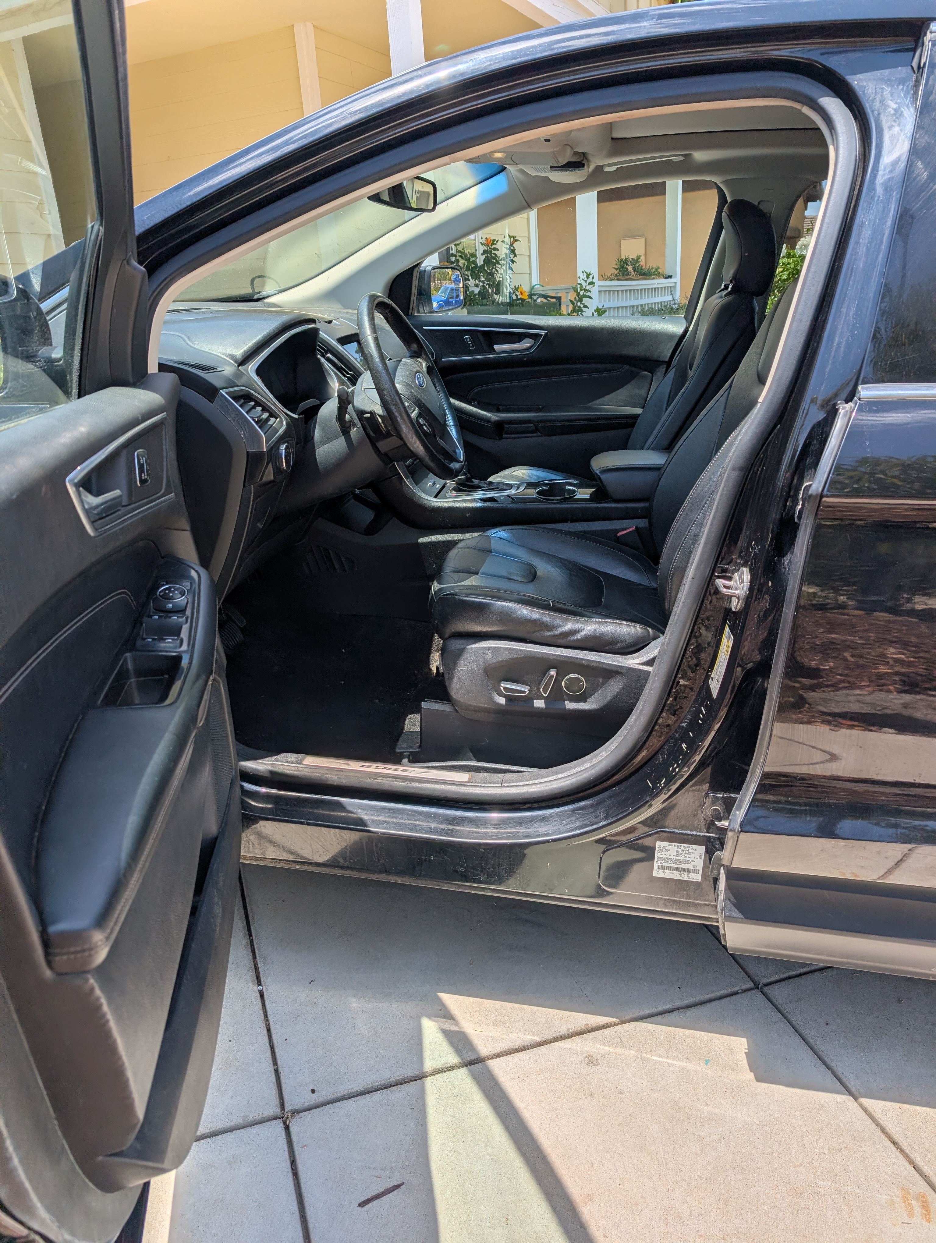 Used 2016 Ford Edge Titanium FWD image 6