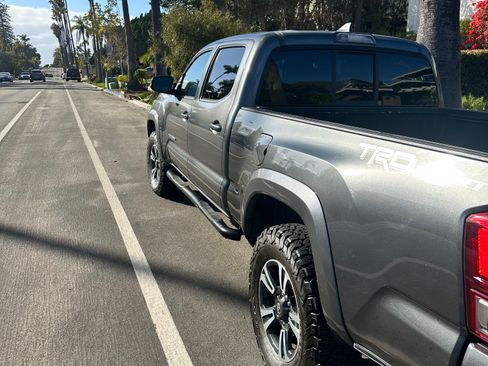 Used 2016 Toyota Tacoma TRD Sport image 6