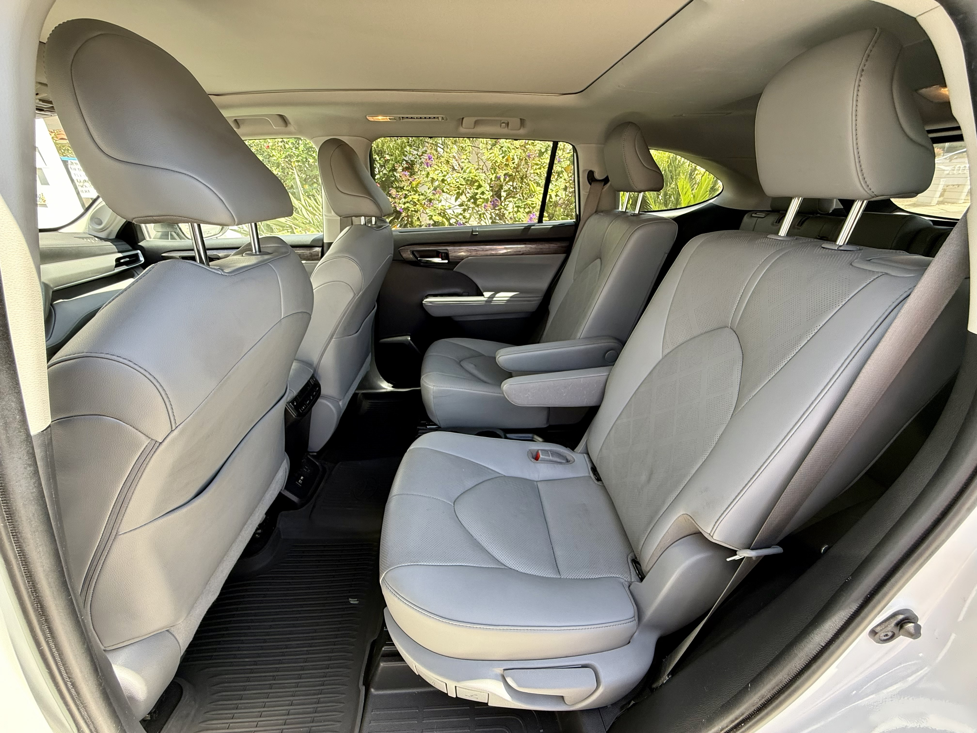 Used 2020 Toyota Highlander Platinum AWD/4WD image 11