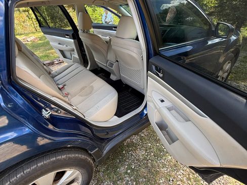 Used 2011 Subaru Outback 2.5i Premium AWD/4WD image 8