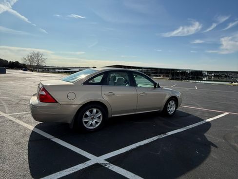 Used 2007 Ford Five Hundred SEL image 2