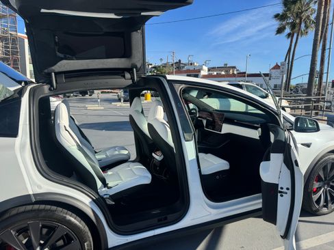 Used 2025 Tesla Model X Plaid image 20