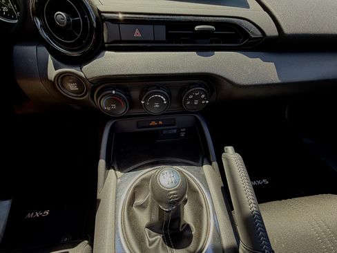Used 2025 MAZDA MX-5 Miata Sport RWD image 10