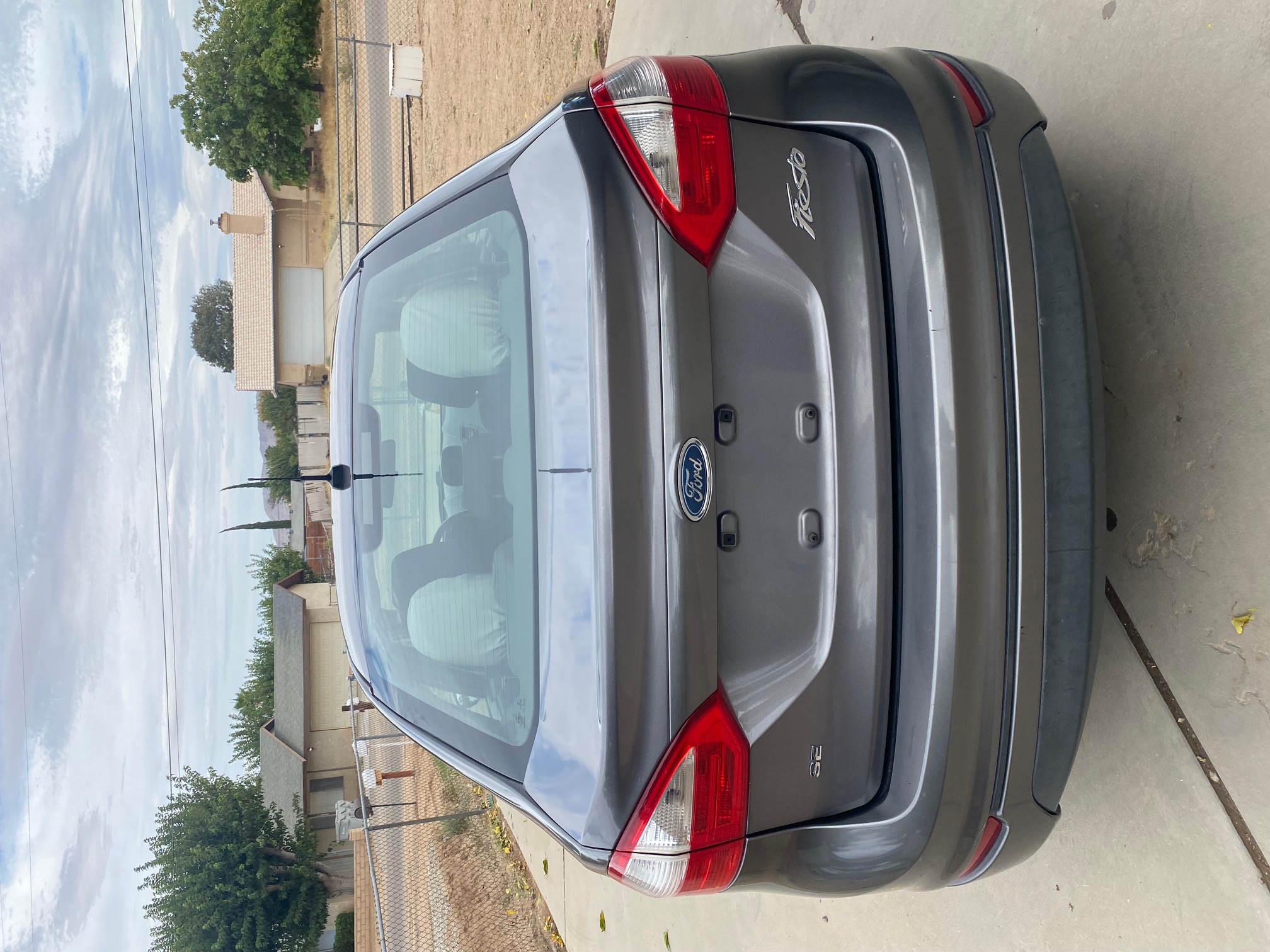 Used 2014 Ford Fiesta SE FWD image 4