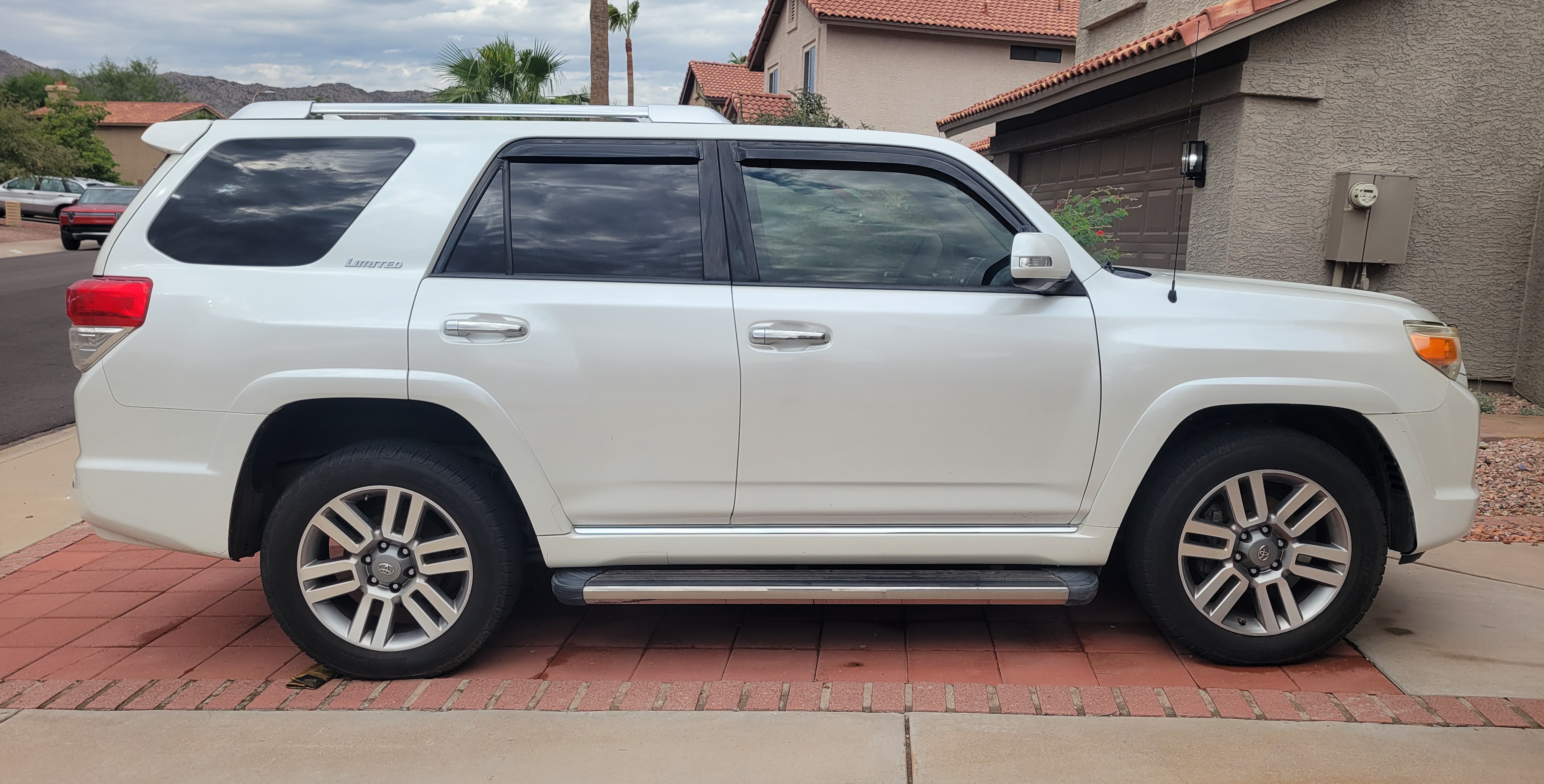 Used 2012 Toyota 4Runner Limited AWD/4WD image 4