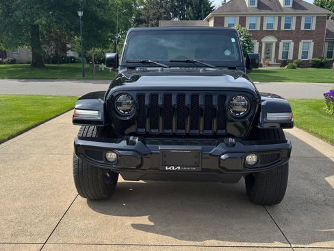 Used 2021 Jeep Wrangler Unlimited Sahara AWD/4WD image 2