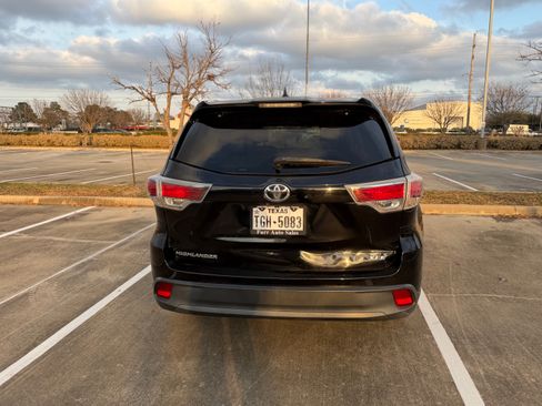 Used 2015 Toyota Highlander XLE image 6