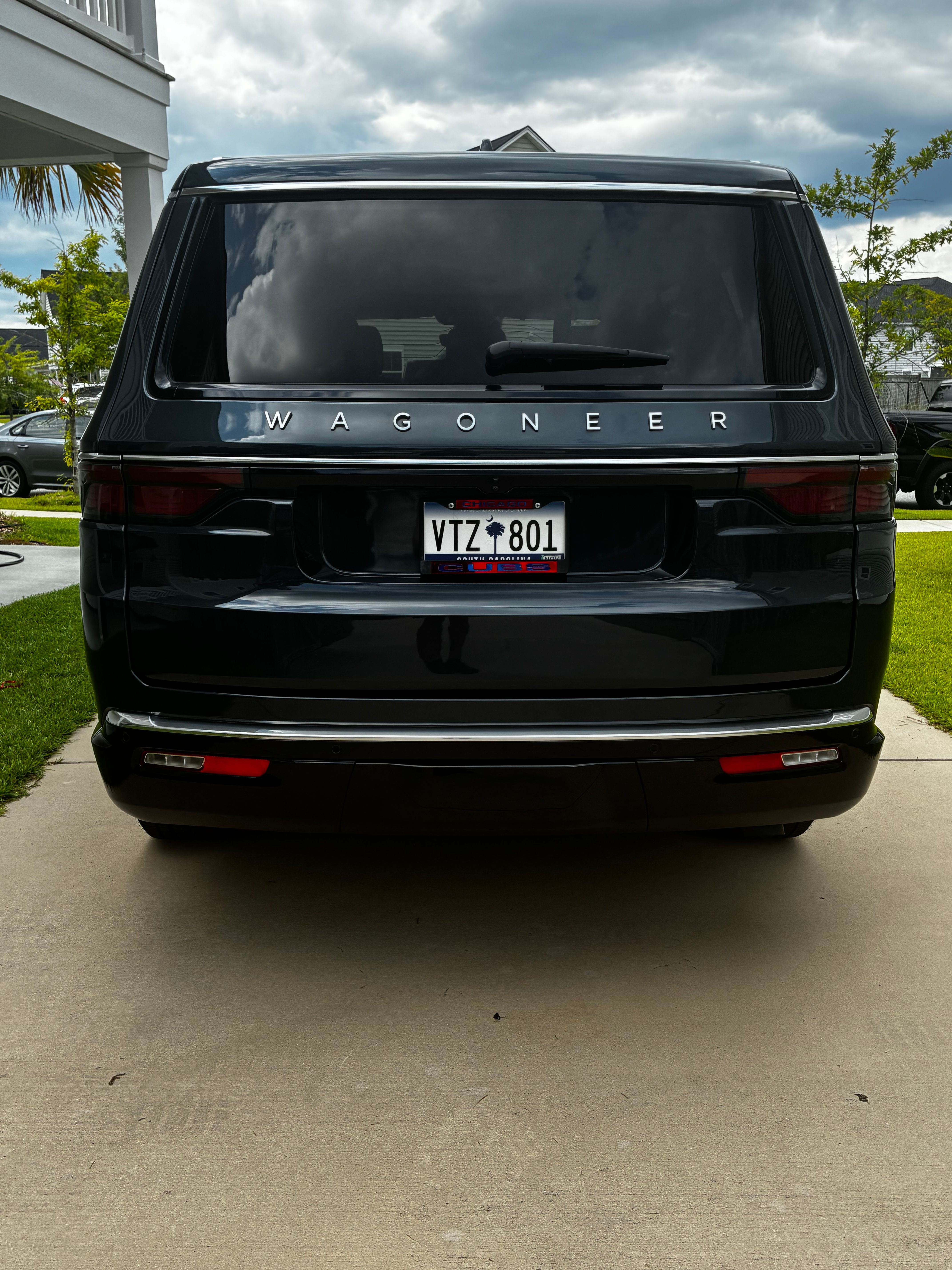 Used 2023 Jeep Wagoneer 2WD w/ Premium Group I image 5