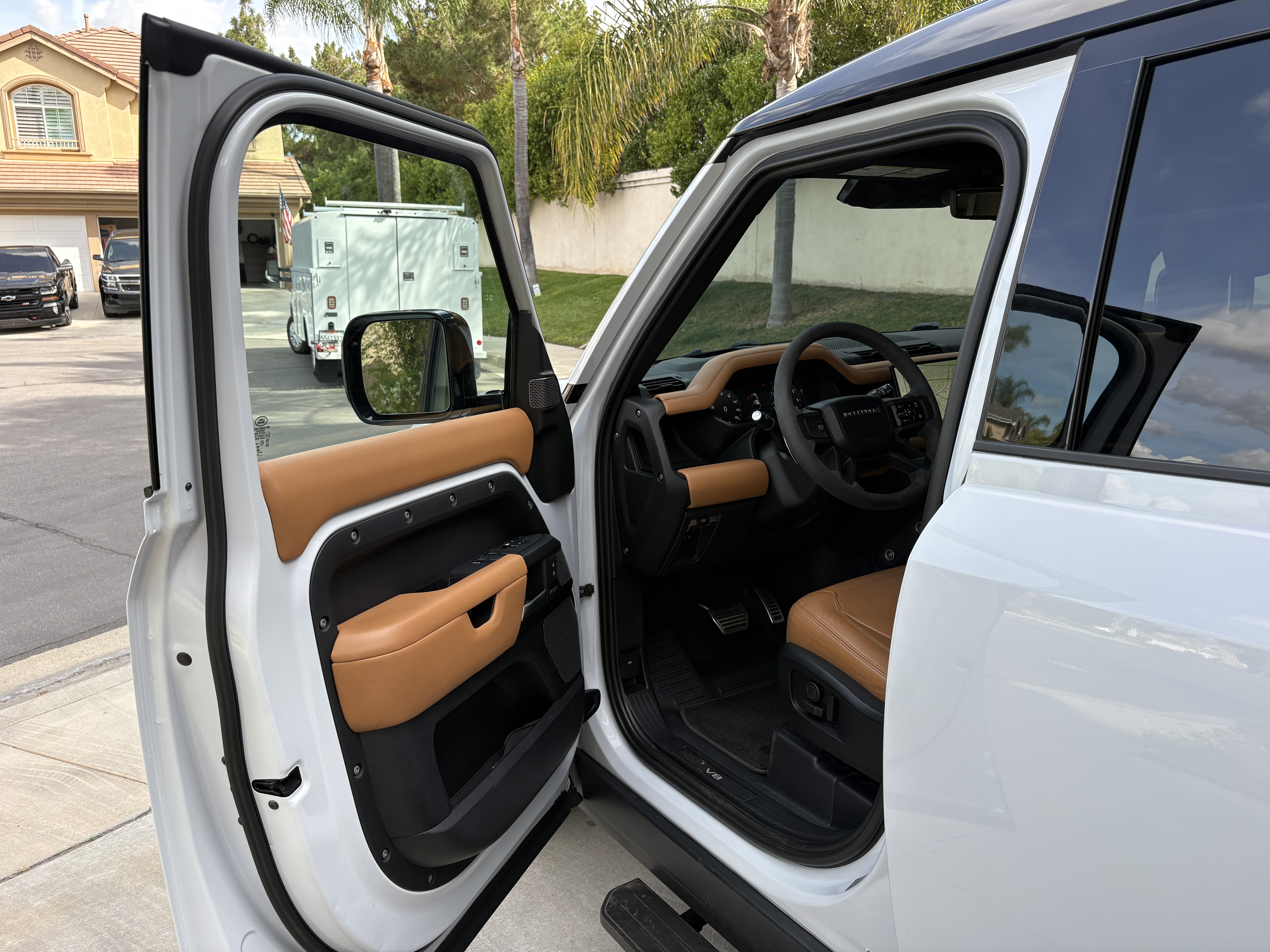 Used 2023 Land Rover Defender 110 AWD/4WD image 8