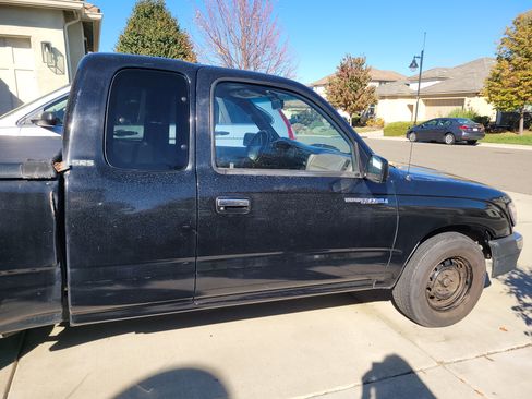 Used 1999 Toyota Tacoma 2WD Xtracab image 10