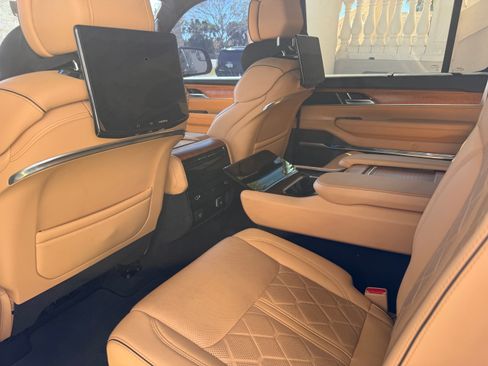 Used 2022 Jeep Grand Wagoneer Series III w/ Rear Seat Video Group 1 image 6