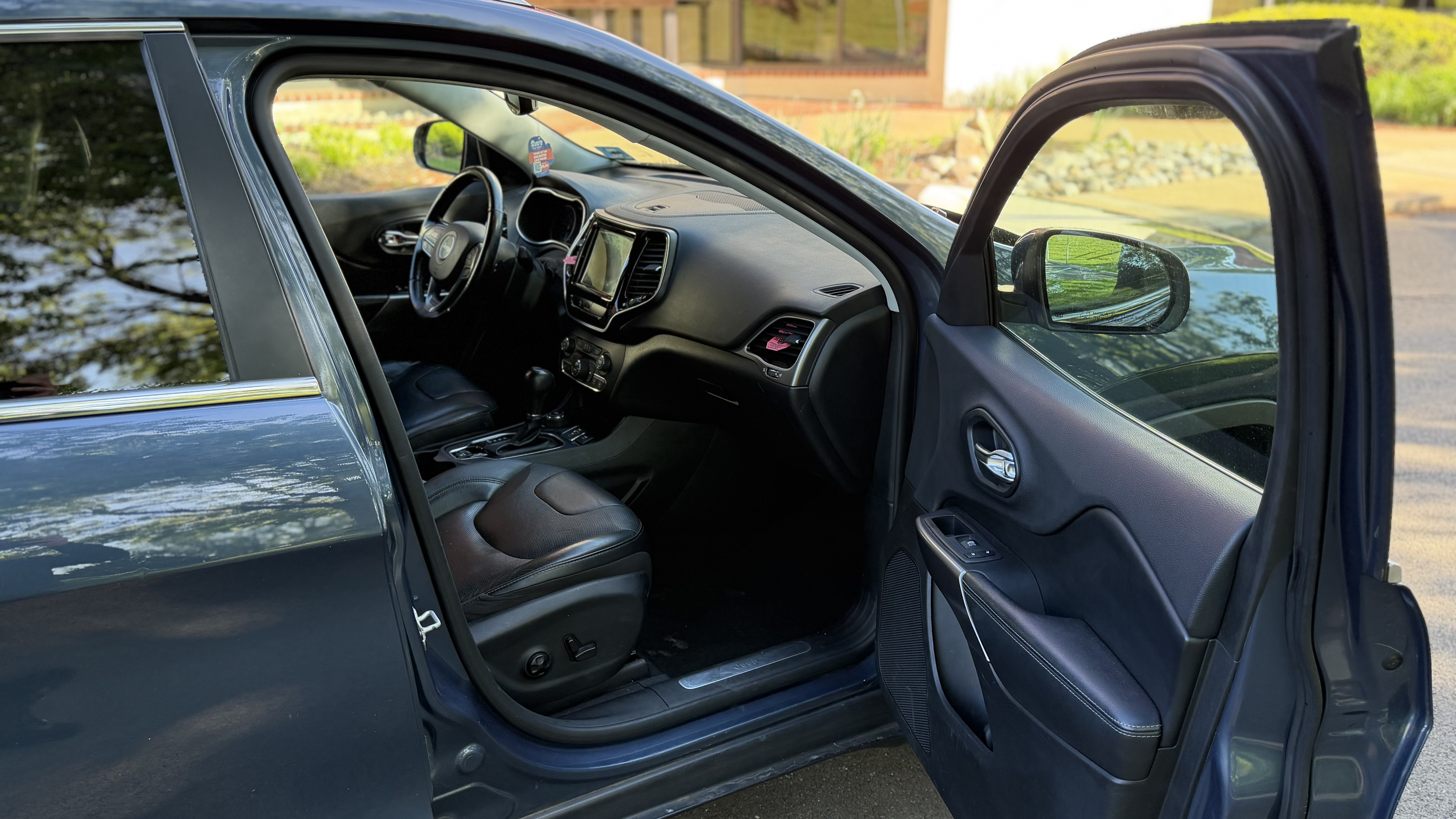 Used 2019 Jeep Cherokee Limited AWD/4WD image 15