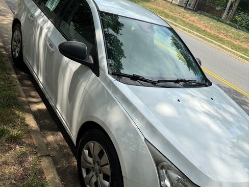 Used 2015 Chevrolet Cruze LS image 13