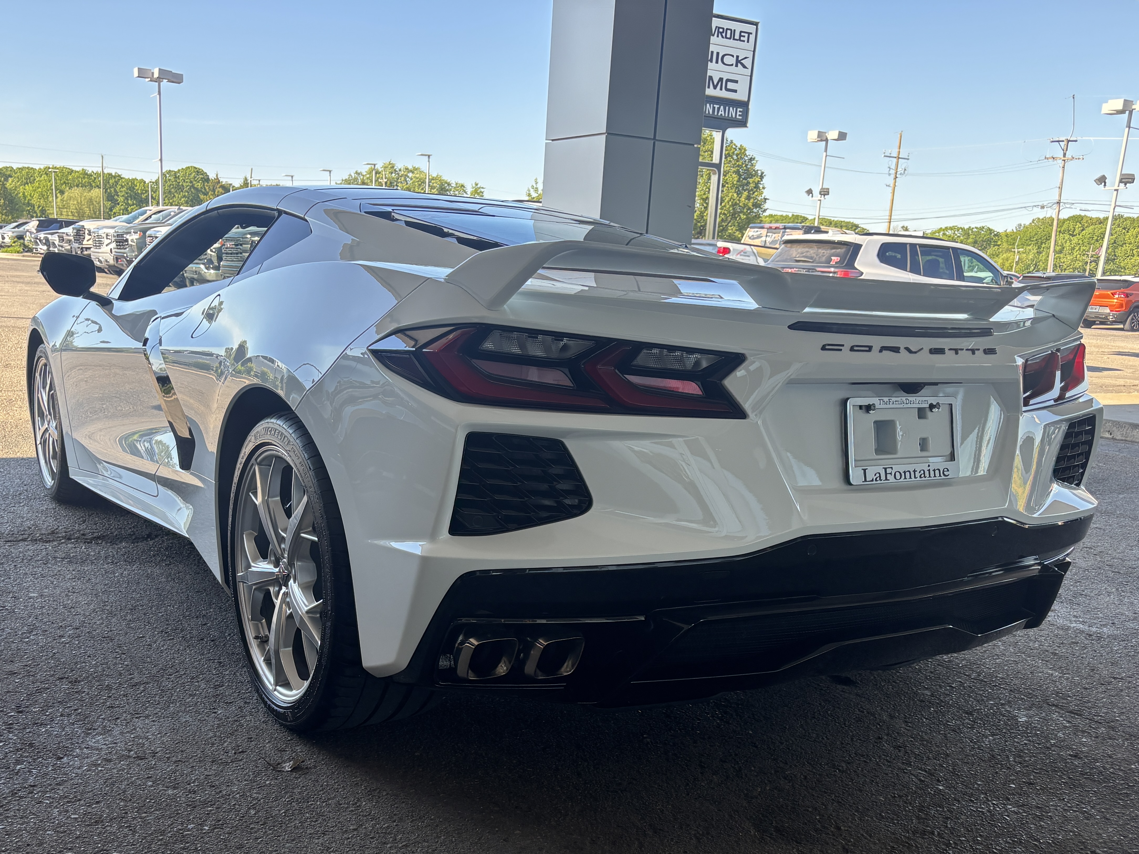 Used 2022 Chevrolet Corvette Stingray Coupe w/ Z51 Performance Package RWD image 1