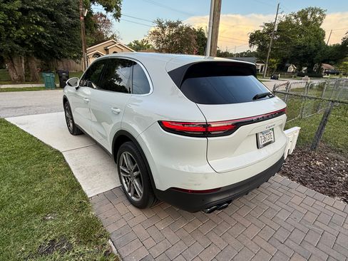 Used 2023 Porsche Cayenne AWD/4WD image 5