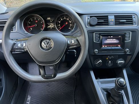Used 2017 Volkswagen Jetta S image 11