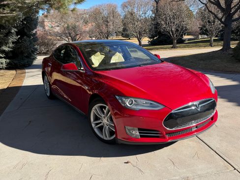 Used 2015 Tesla Model S 85D image 14