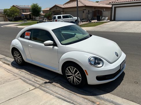 Used 2014 Volkswagen Beetle 2.5 FWD image 2